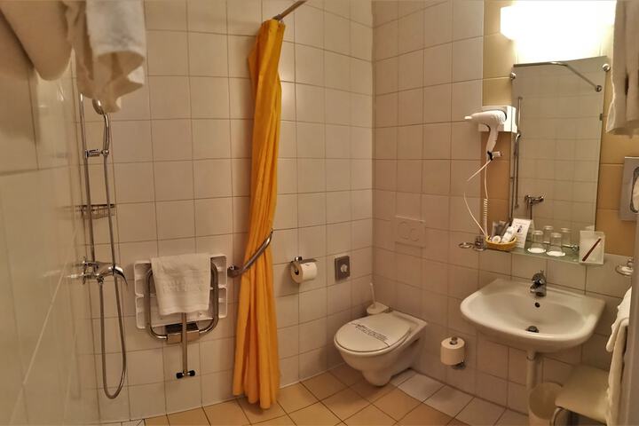 Room 50 of 124