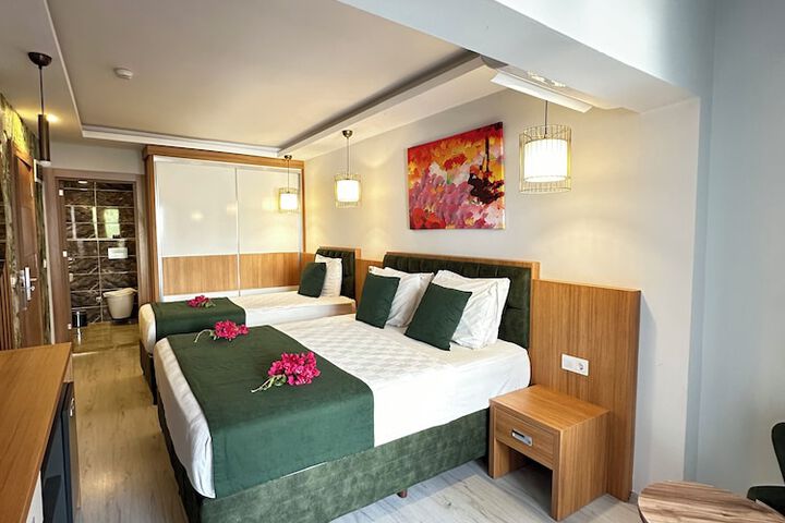 Room 15 of 102