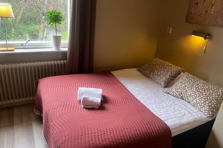 Room 11 of 25