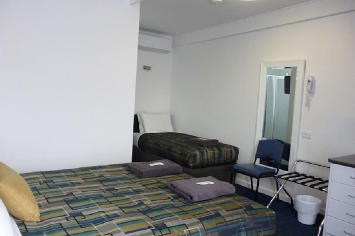 Room 12 of 37