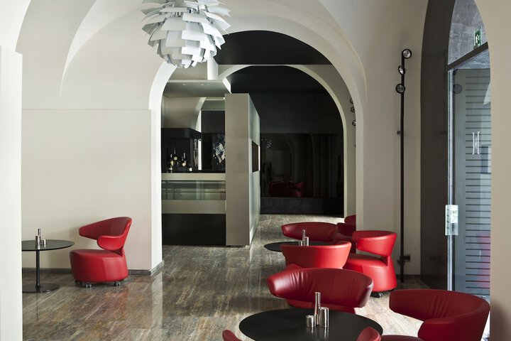 Lounge 56 of 67