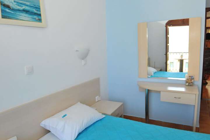 Room 7 of 16