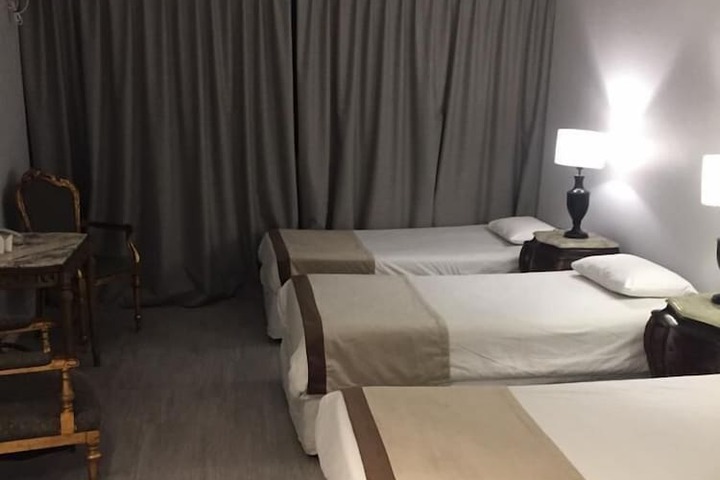 Room 33 of 76