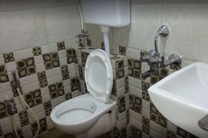 Room 4 of 4