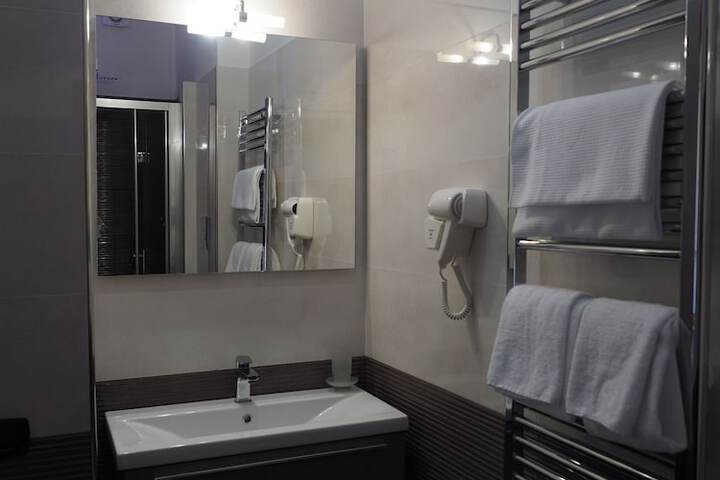 Room 9 of 25