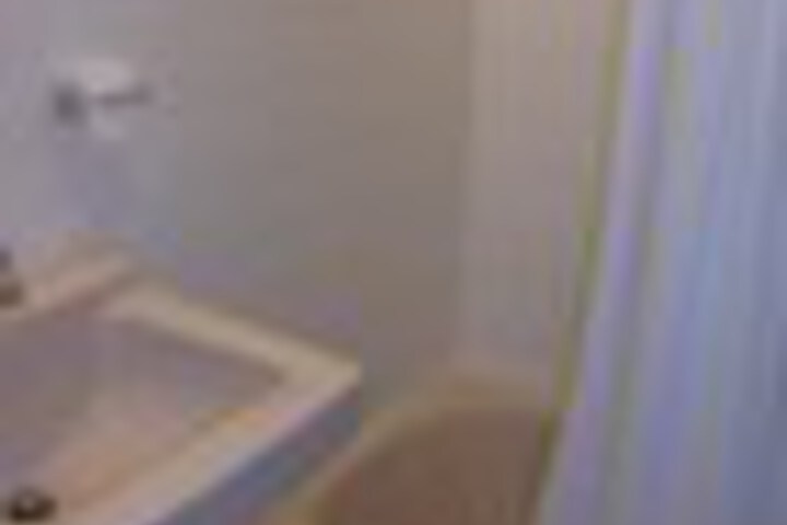 Room 185 of 342