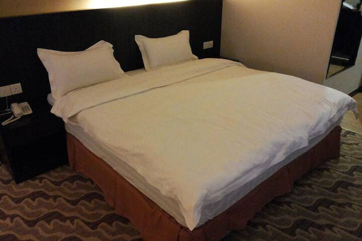 Room 12 of 26