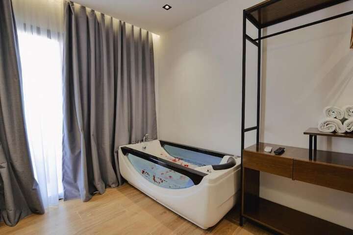 Room 48 of 140