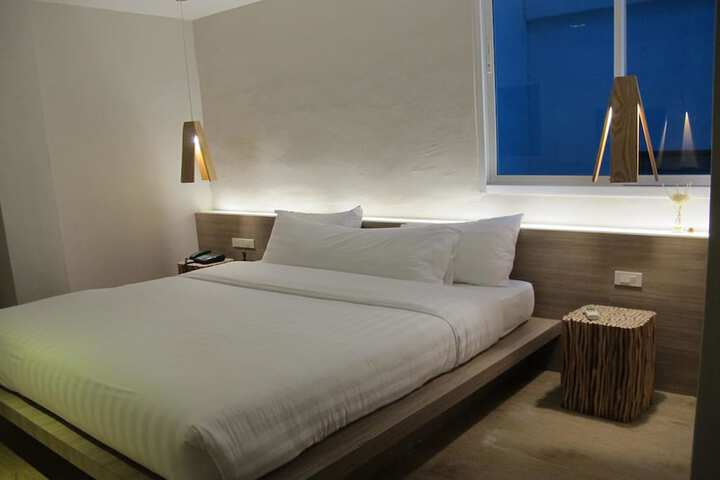 Room 35 of 59