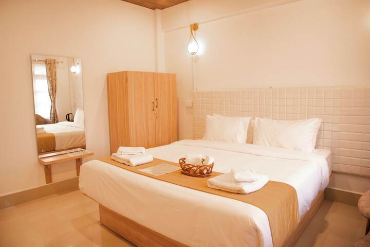 Room 7 of 10