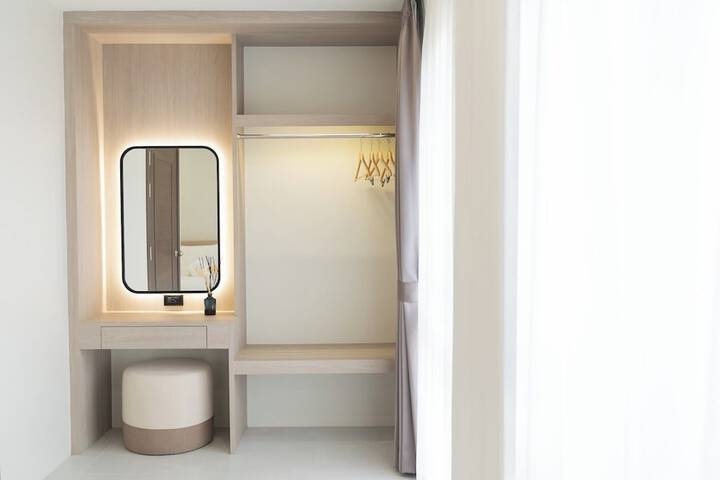 Room 13 of 28