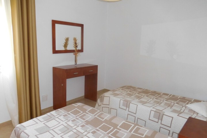 Room 5 of 32