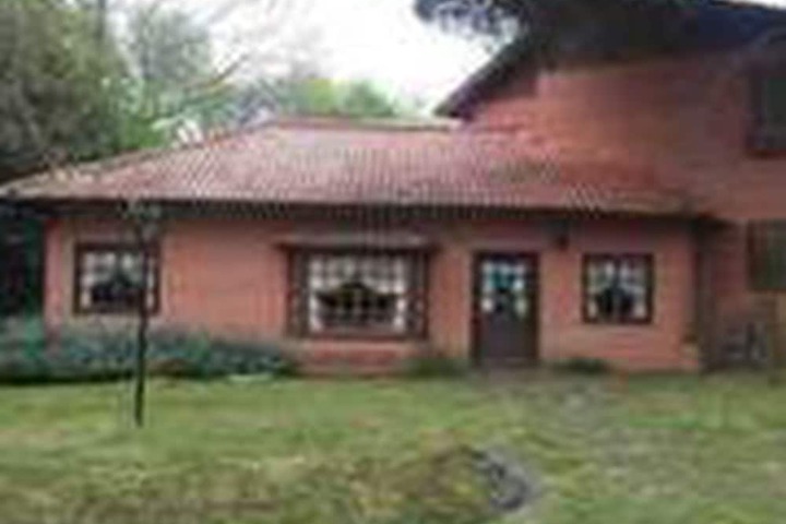 Room 6 of 12