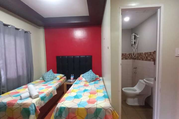Room 7 of 12