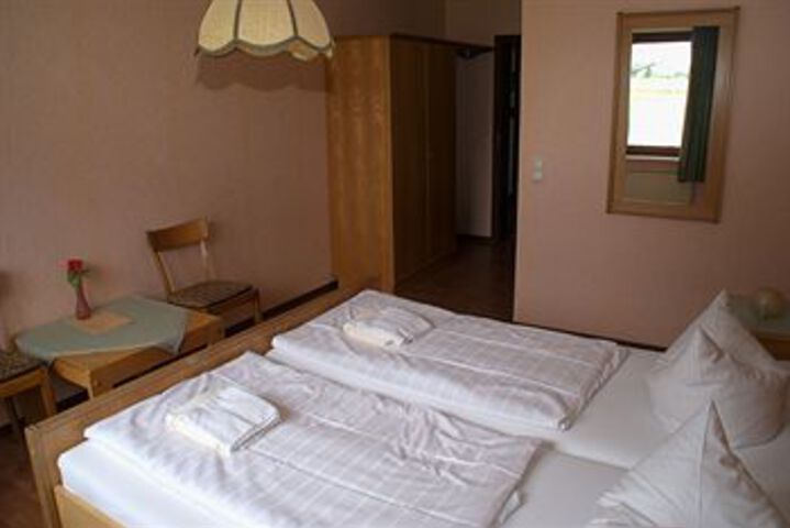 Room 10 of 26