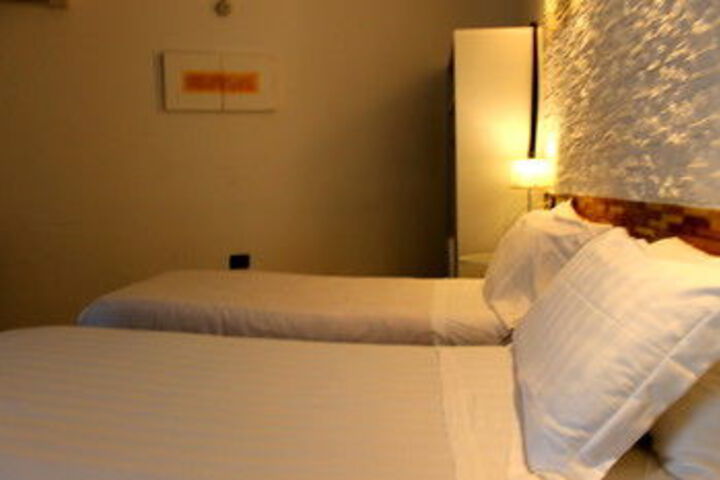 Room 140 of 191