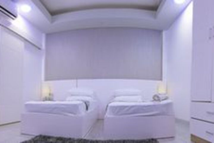 Room 17 of 38