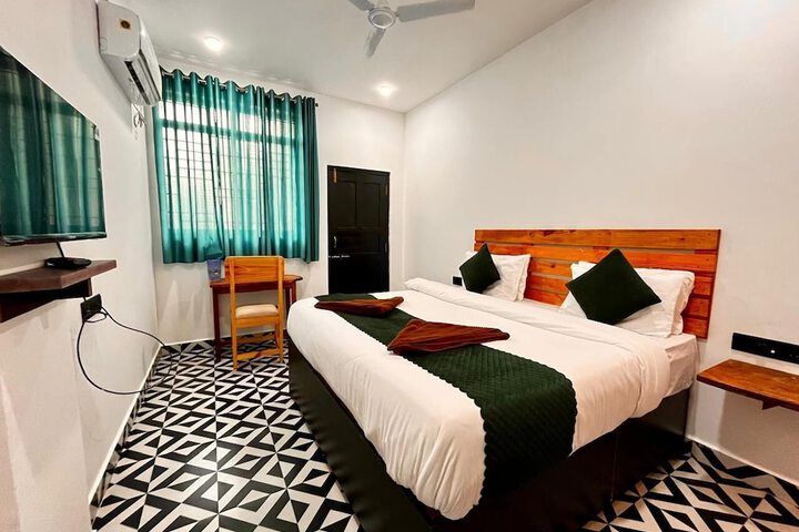 Room 11 of 20