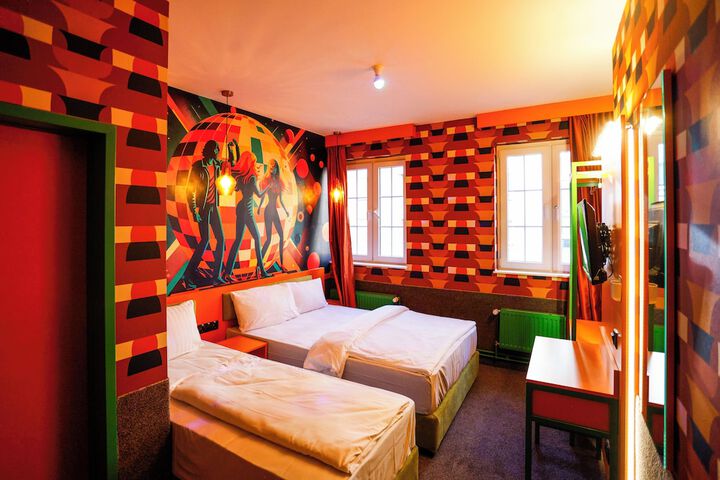 Room 3 of 18