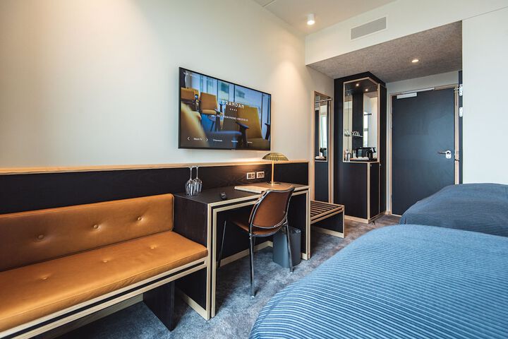 Room 10 of 85