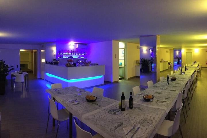 Lounge 17 of 23