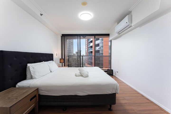 Room 12 of 33