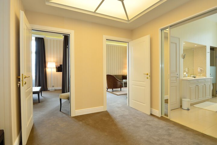 Room 17 of 41