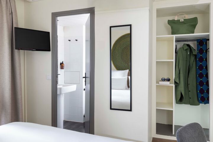 Room 3 of 22