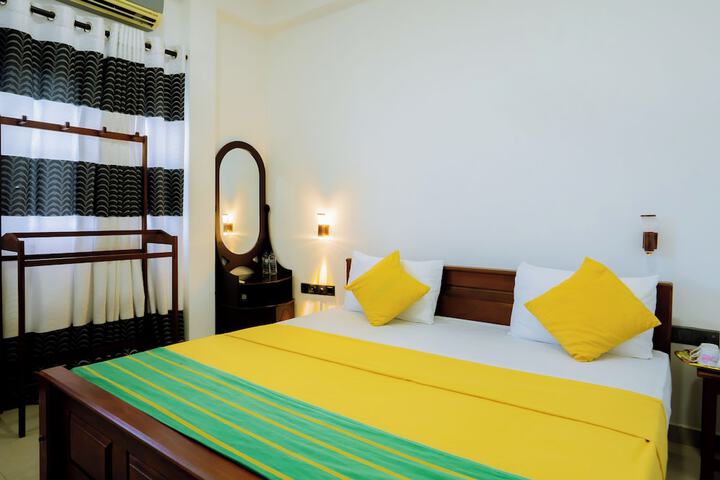 Room 4 of 17