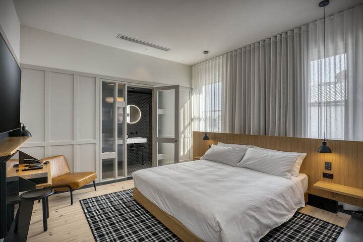Room 14 of 34