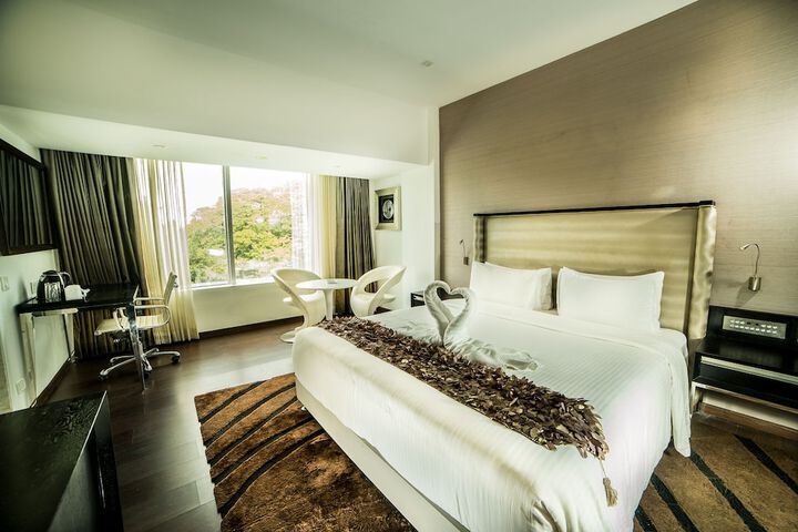 Room 3 of 6
