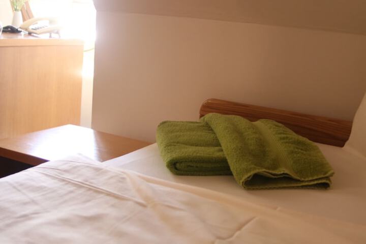 Room 15 of 36