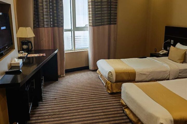 Room 27 of 74