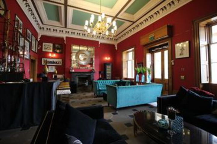Lounge 17 of 24