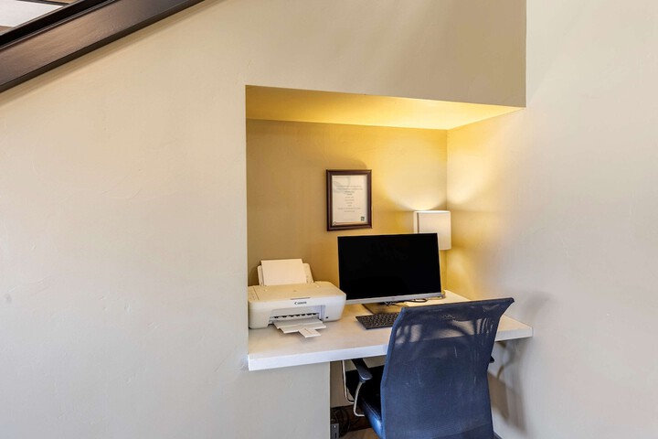 Business Center 39 of 48