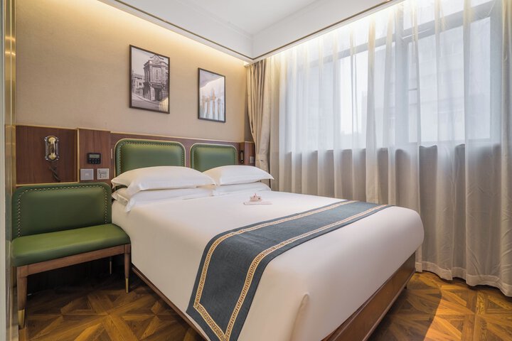 Room 27 of 54