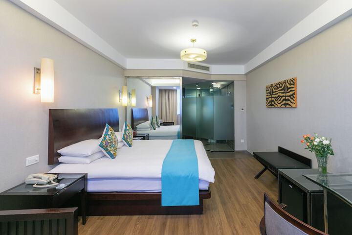 Room 5 of 28