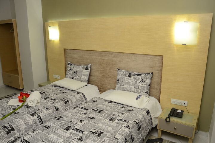 Room 8 of 34