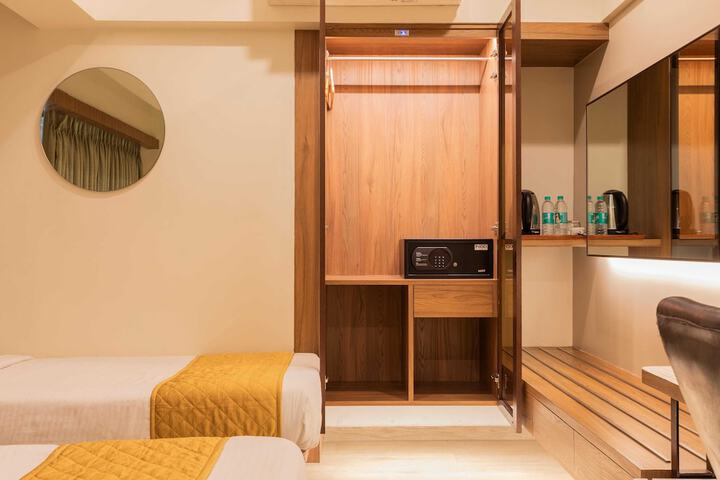 Room 51 of 100