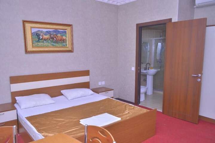 Room 17 of 33