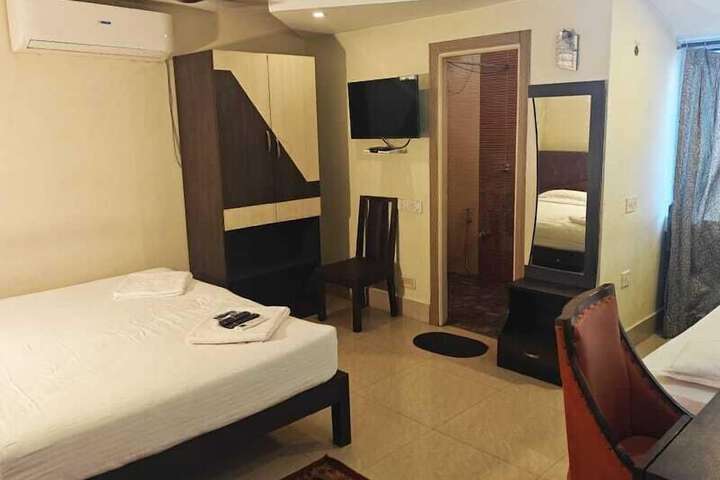Room 73 of 169