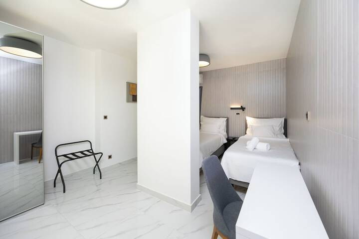 Room 21 of 169