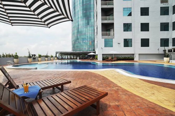 Hotel with Pool