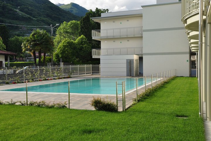Pool 33 of 63