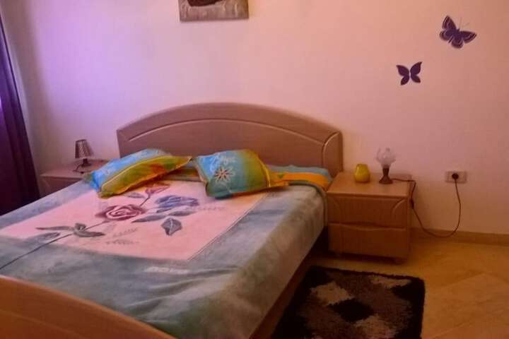 Room 2 of 18