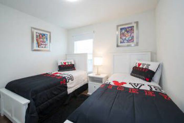Room 11 of 32