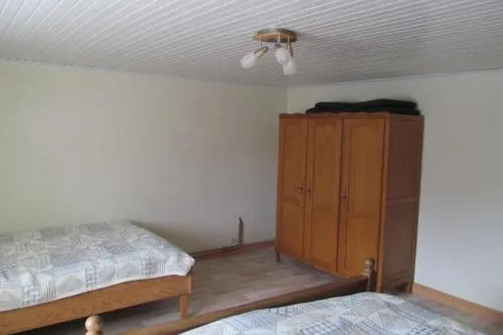 Room 4 of 11