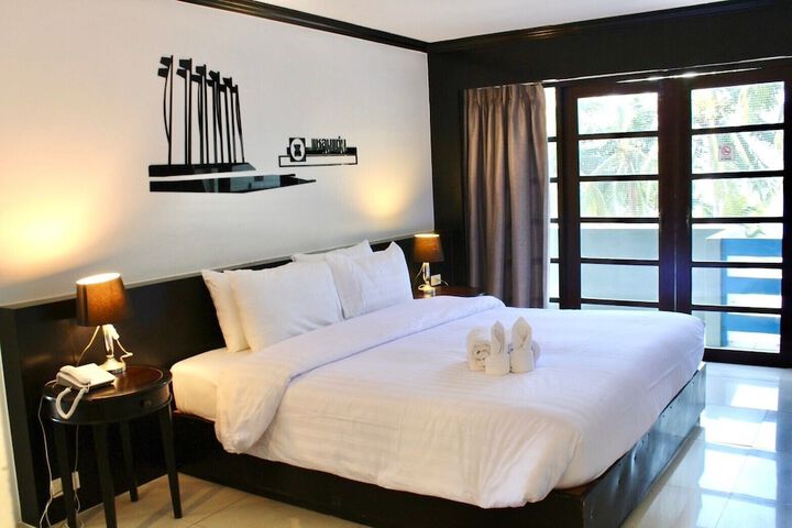 Room 33 of 64