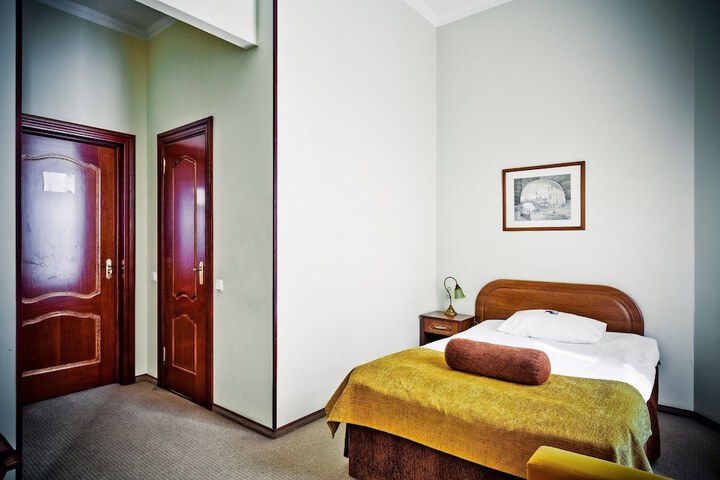 Room 15 of 34