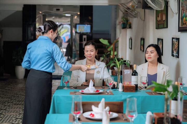 Dining 37 of 54